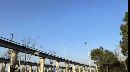 ����������½�չ��